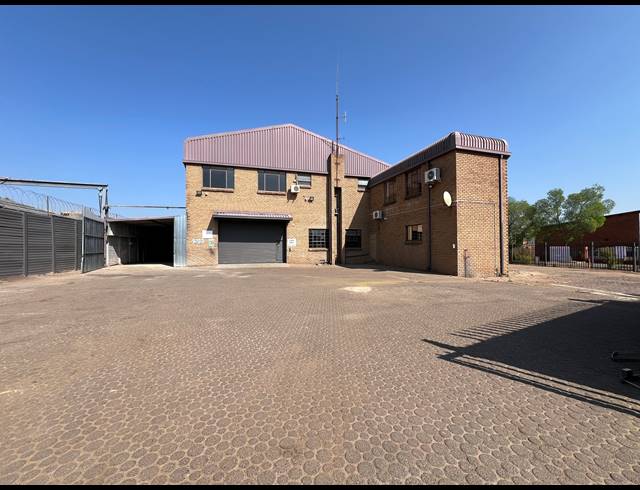 673M² WAREHOUSE FOR SALE IN HENNOPSPARK